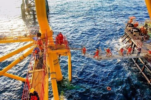 Rope-access technicians offshore